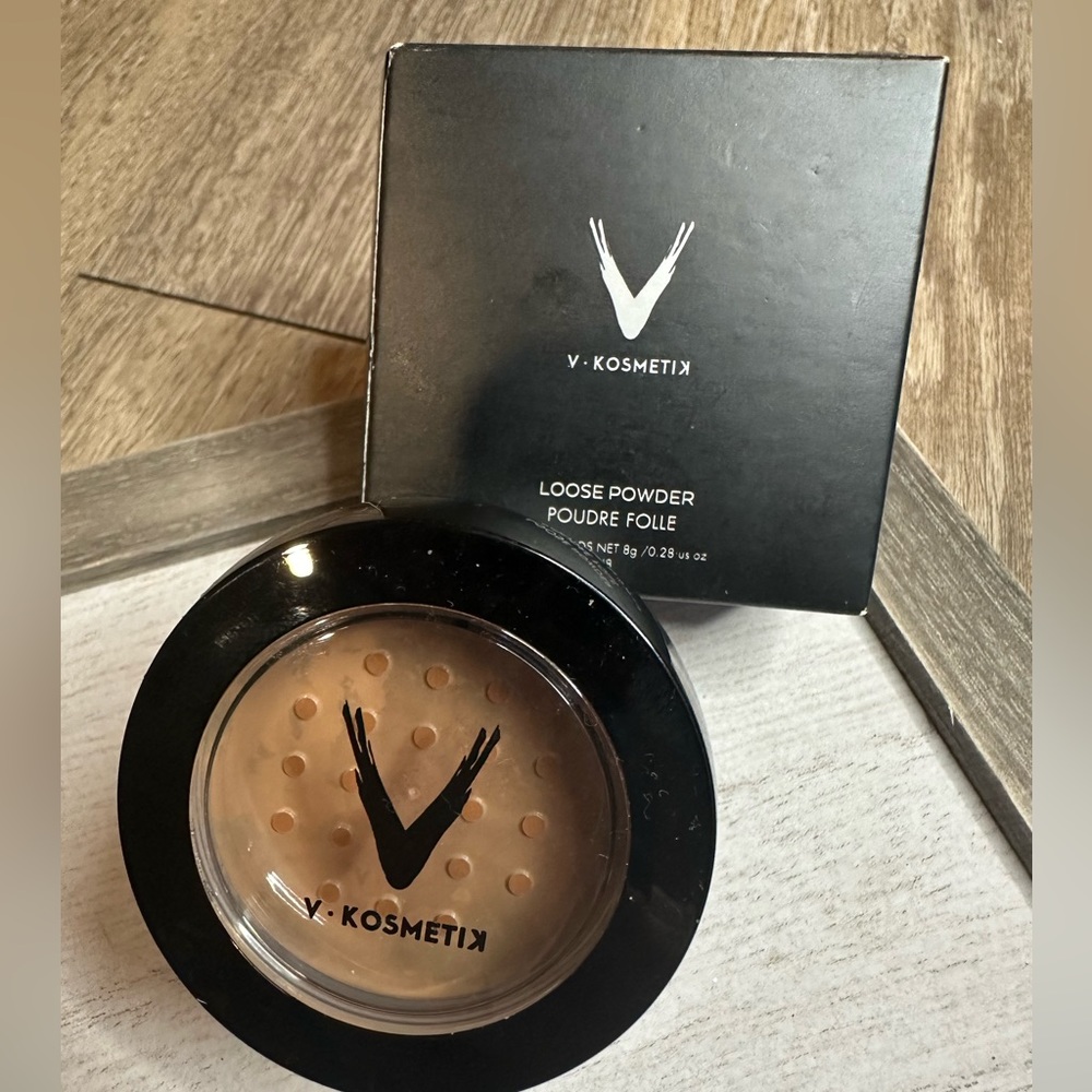V Kosmetix Loose Powder NIB
